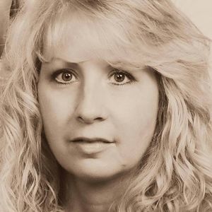 Meet your Posher, Dena